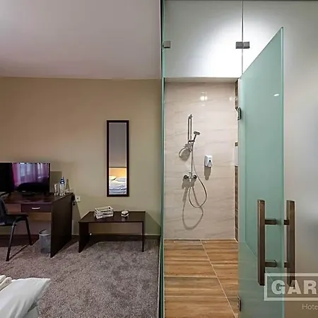 Garson Hotel *